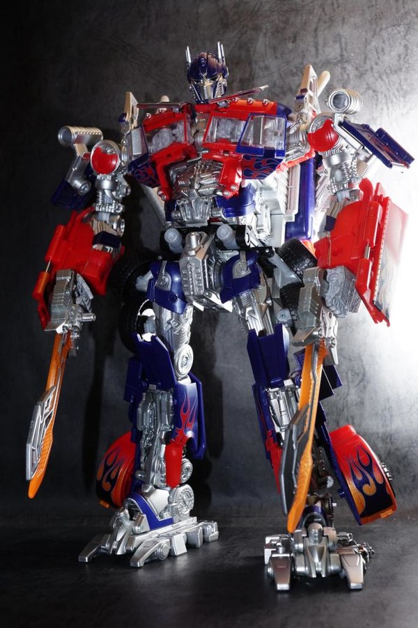 Transformers Asia APS 01 Striker Optimus Prime In Hand Images  (14 of 19)